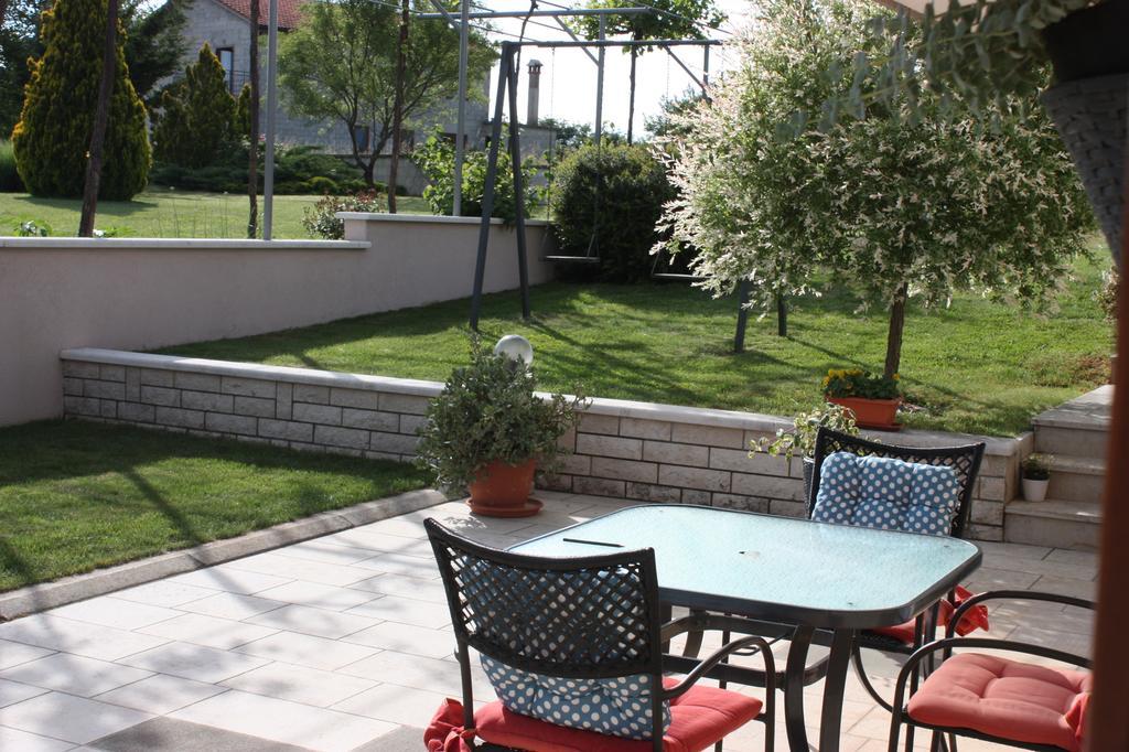 Apartment Borna Pazin Bagian luar foto